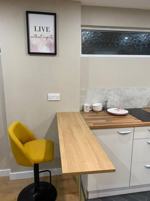 A Spacious Double Bed Studio Stoke-on-Trent 외부 사진