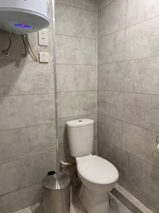 A Spacious Double Bed Studio Stoke-on-Trent 외부 사진