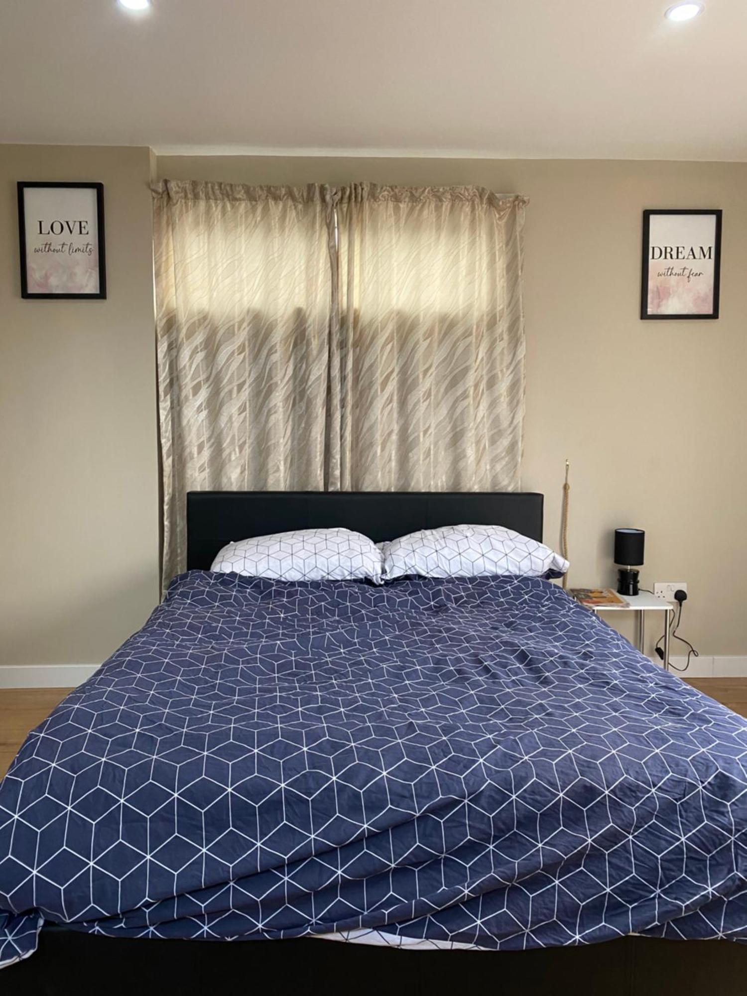 A Spacious Double Bed Studio Stoke-on-Trent 외부 사진